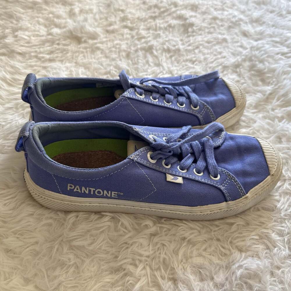 Cariuma x Pantone OCA Low Canvas Sneakers‎ in Very Peri Purple